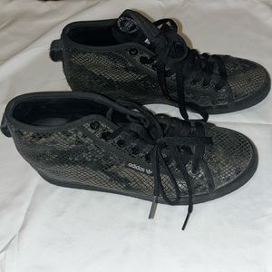 Scaled adidas black and brownish green. Almost perfect condition